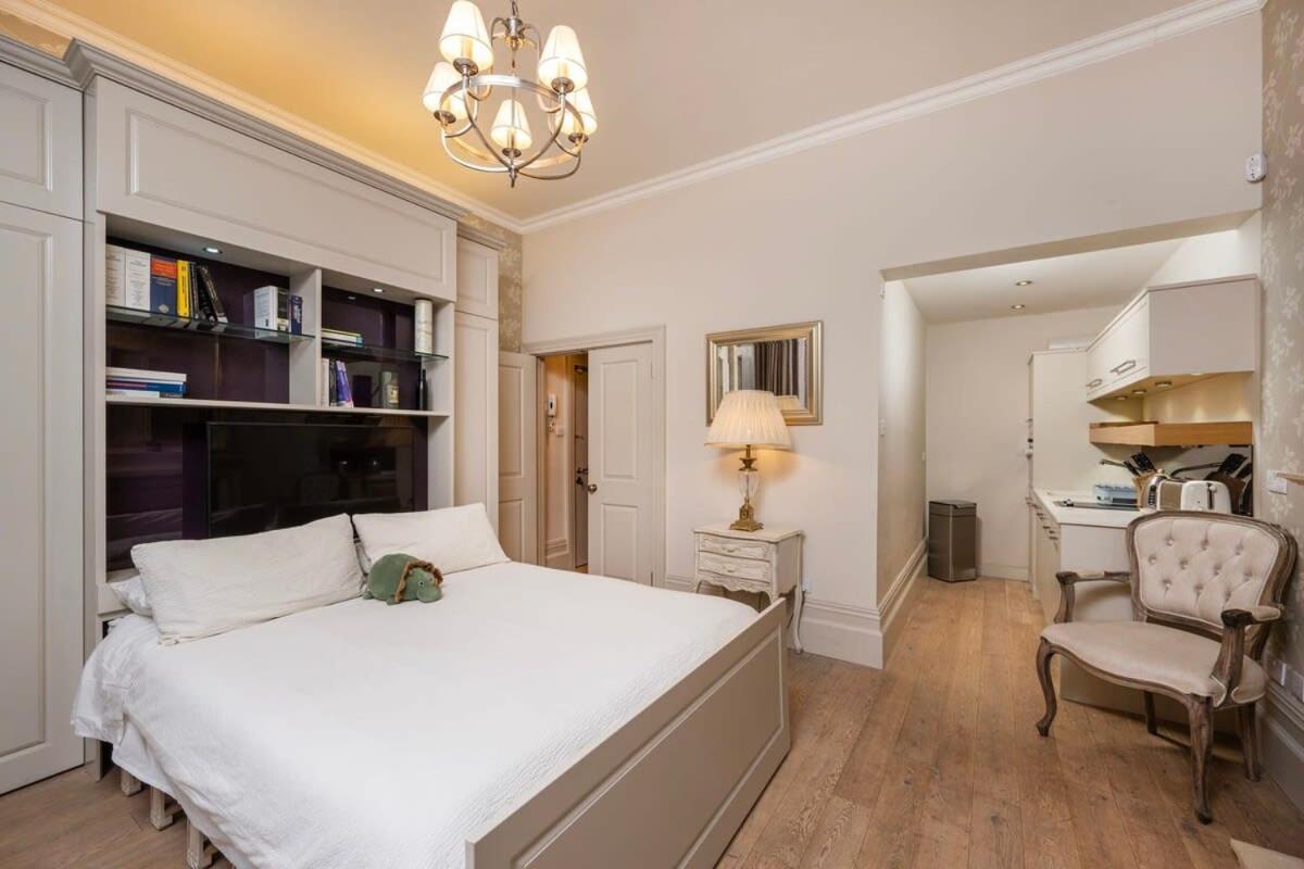 Charming Chelsea Studio Your Cozy Urban Retreat 런던 외부 사진