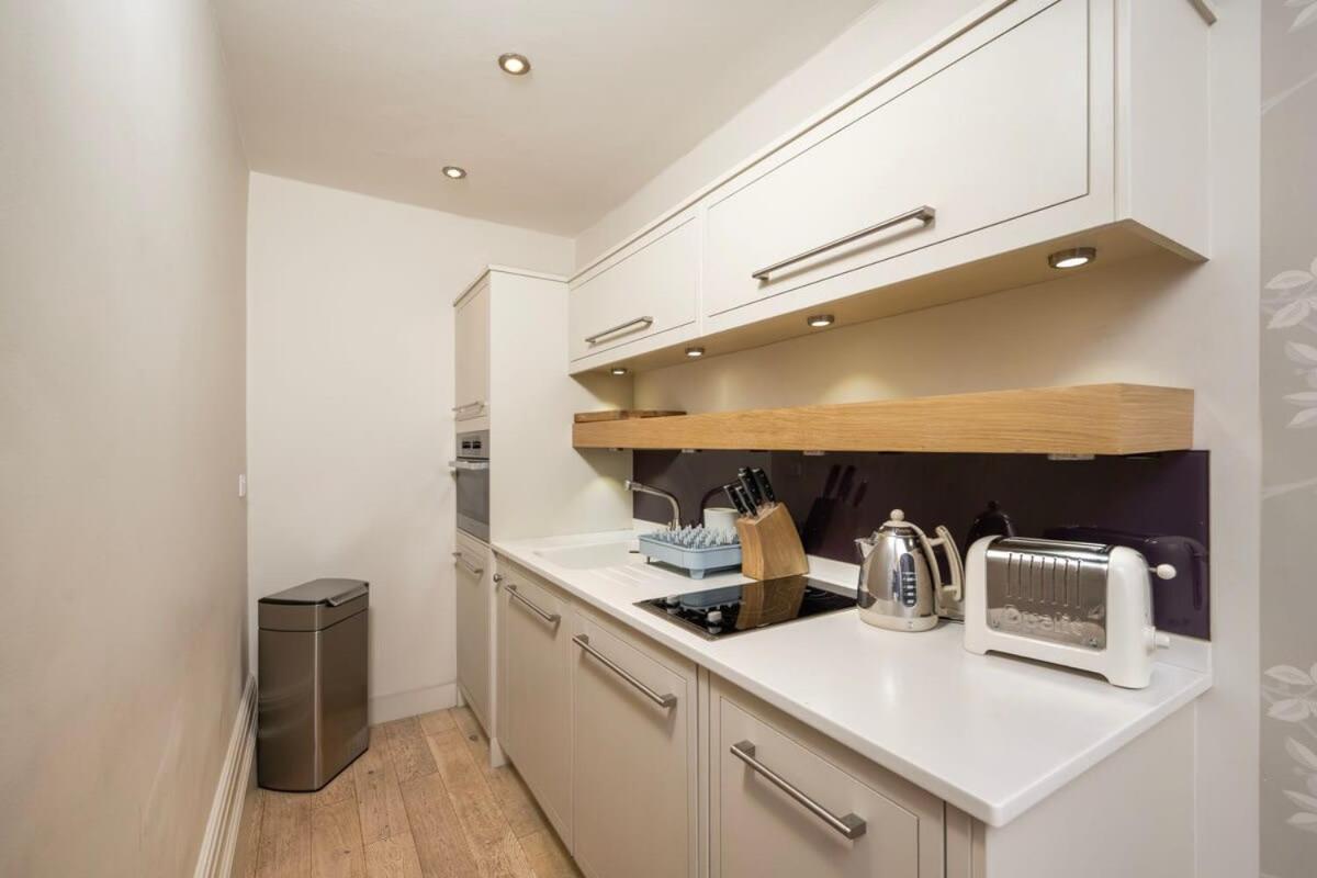 Charming Chelsea Studio Your Cozy Urban Retreat 런던 외부 사진